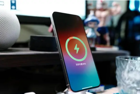 柏乡苹果15换屏服务分享用什么充电器给iPhone15充电更好 